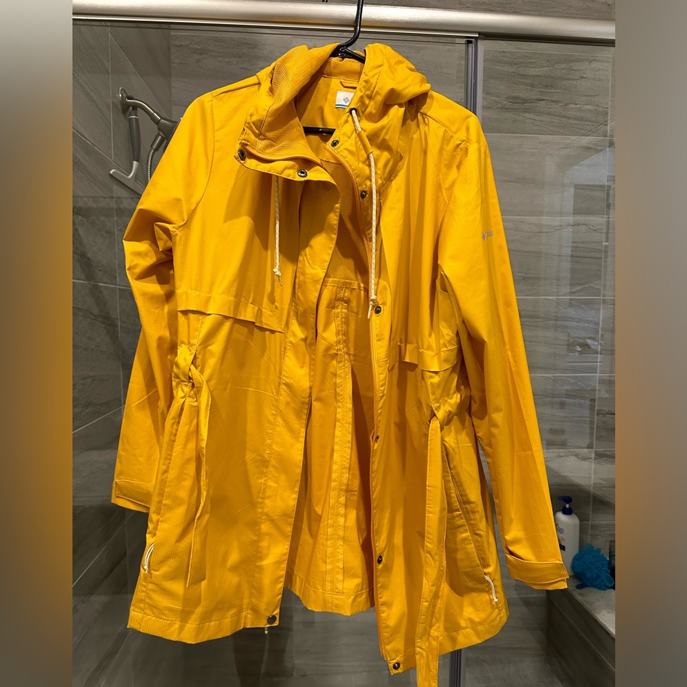 Columbia women’s raincoat yellow large